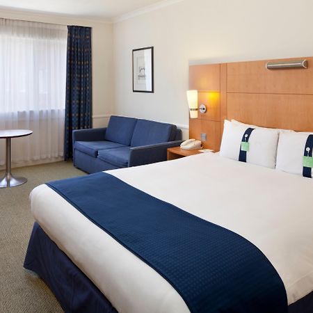 Holiday Inn Guildford By Ihg Kültér fotó