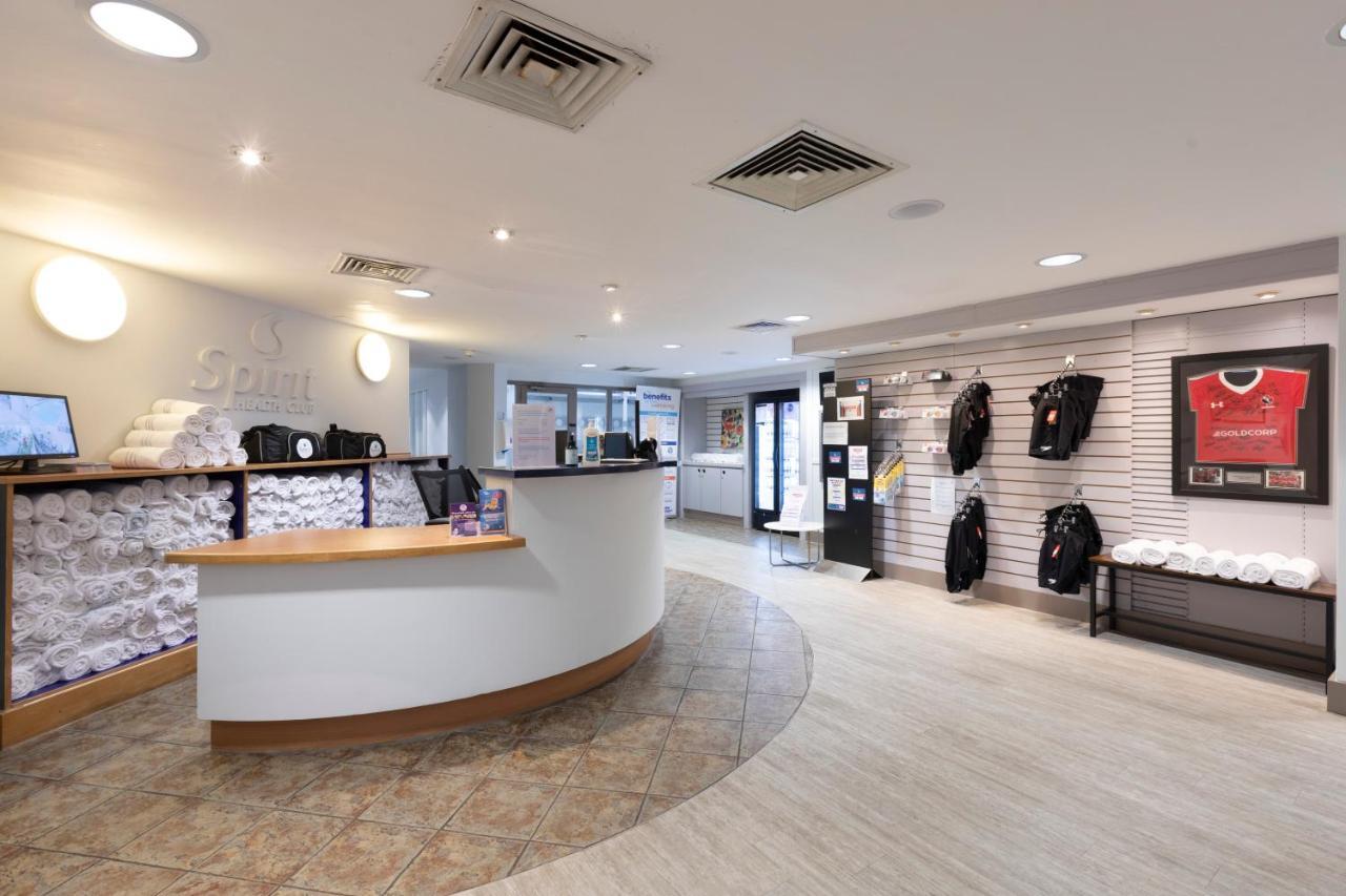 Holiday Inn Guildford By Ihg Kültér fotó