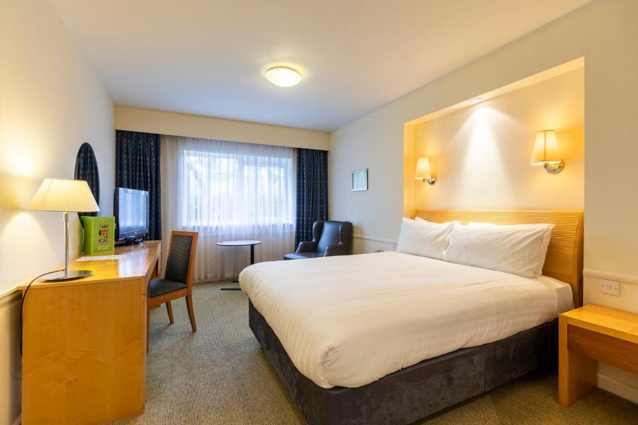 Holiday Inn Guildford By Ihg Kültér fotó