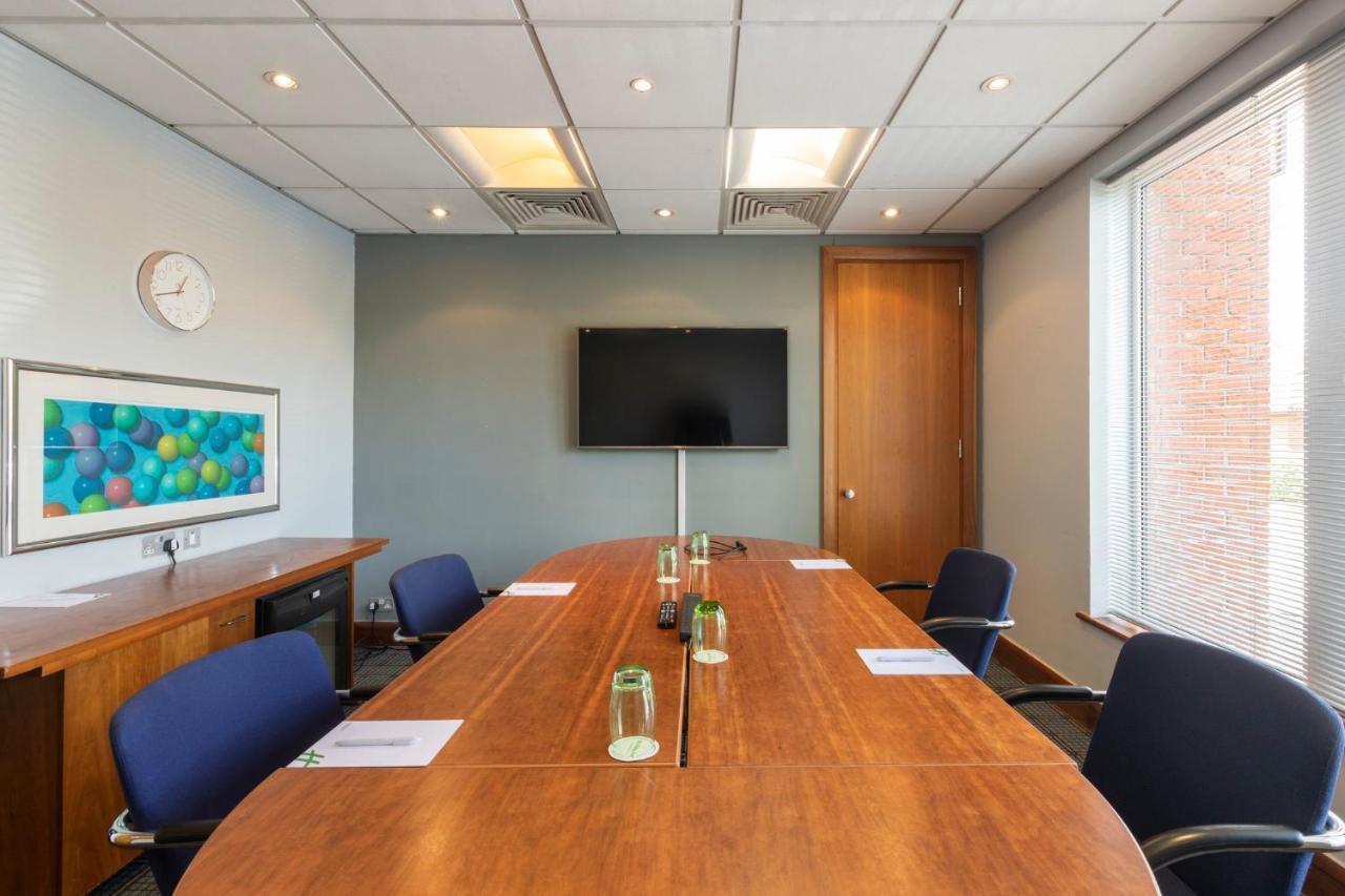 Holiday Inn Guildford By Ihg Kültér fotó