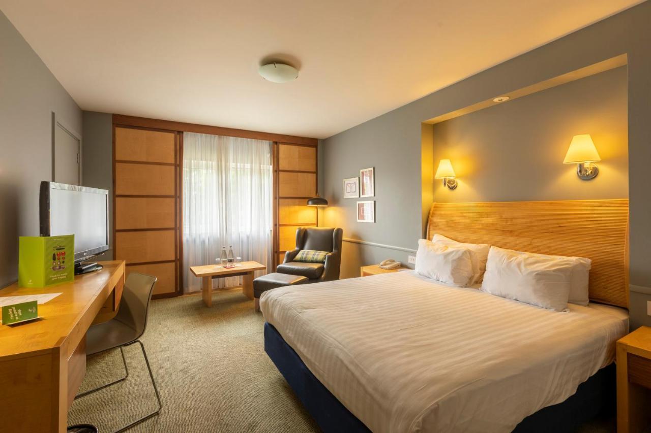 Holiday Inn Guildford By Ihg Kültér fotó