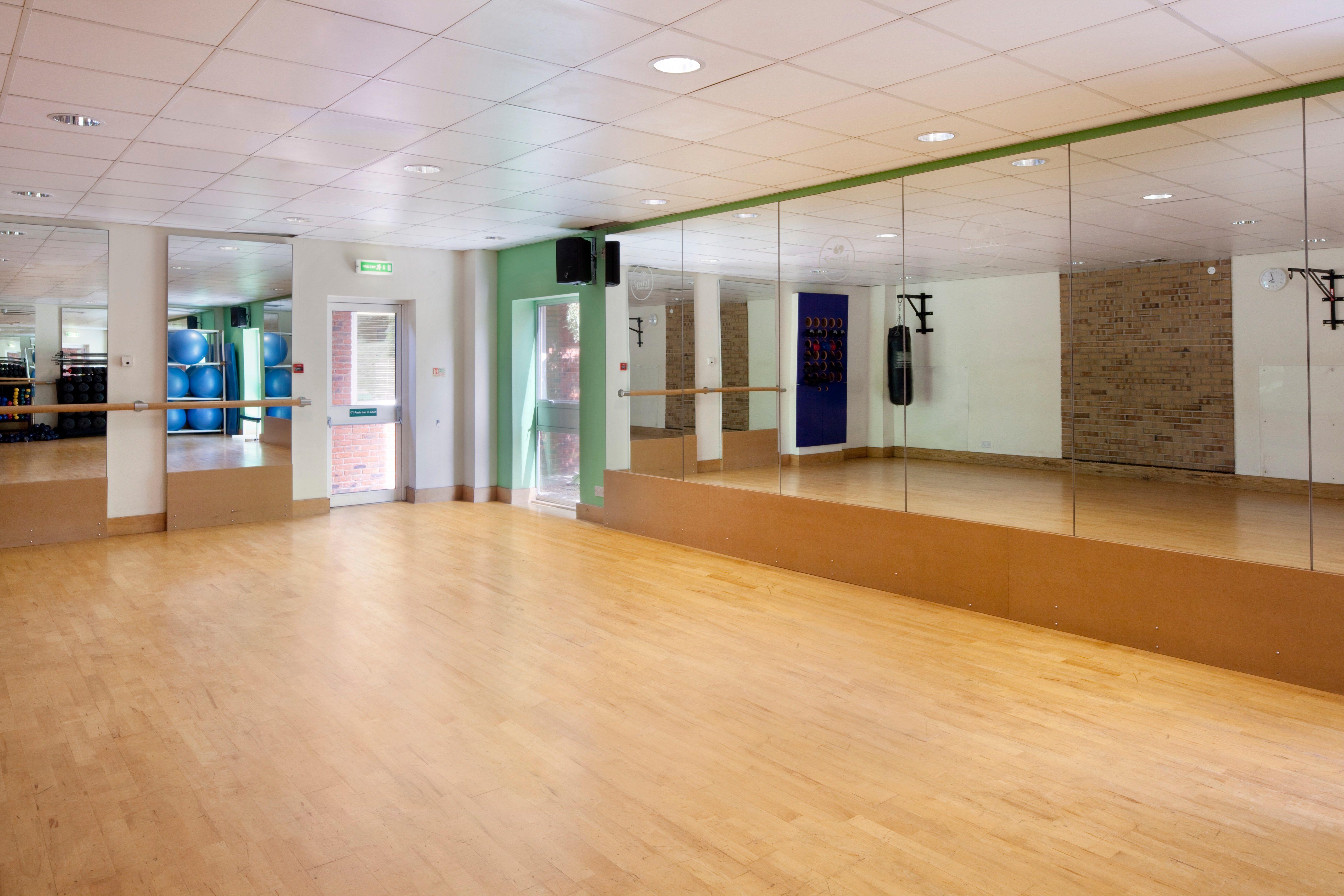 Holiday Inn Guildford By Ihg Kültér fotó