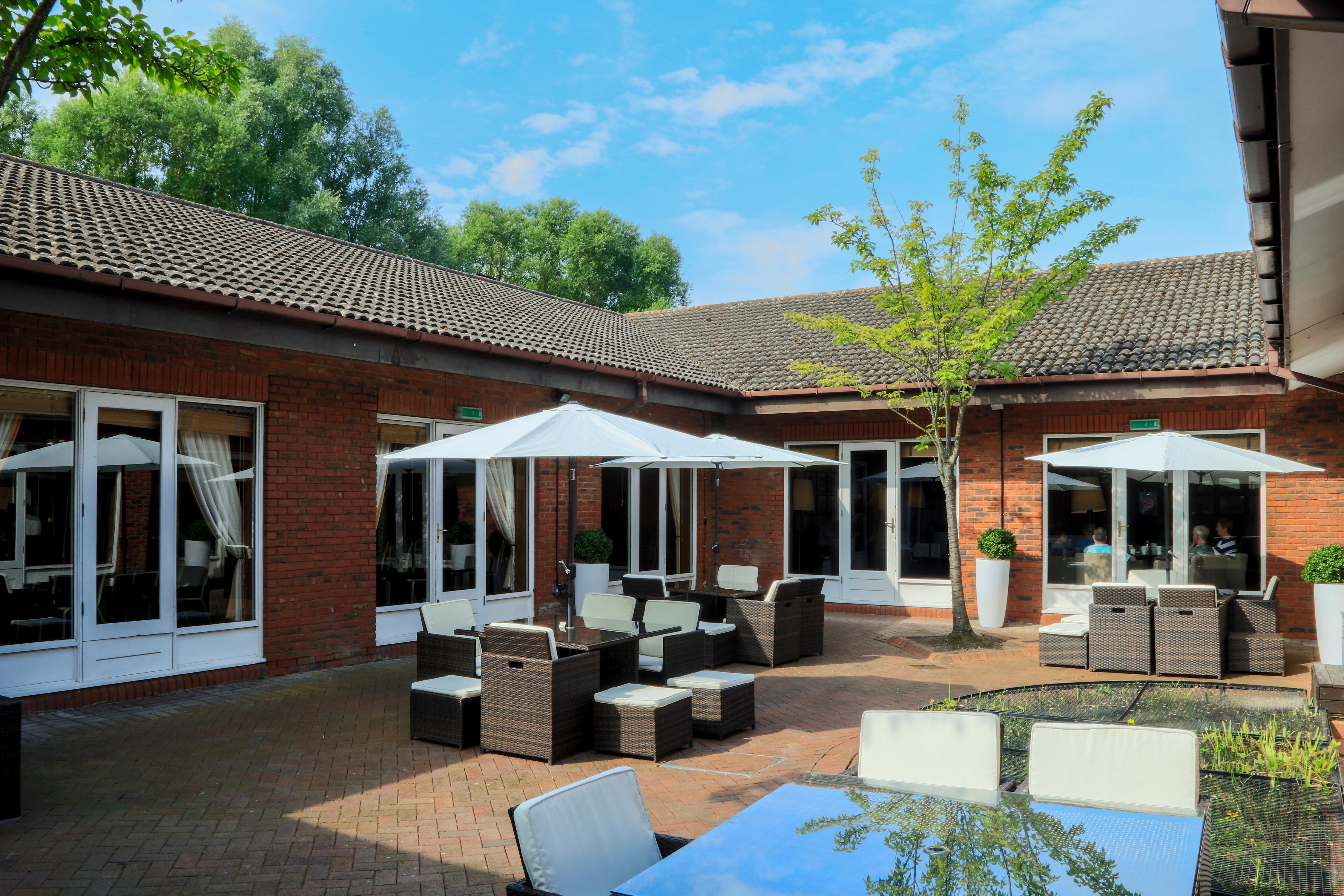 Holiday Inn Guildford By Ihg Kültér fotó