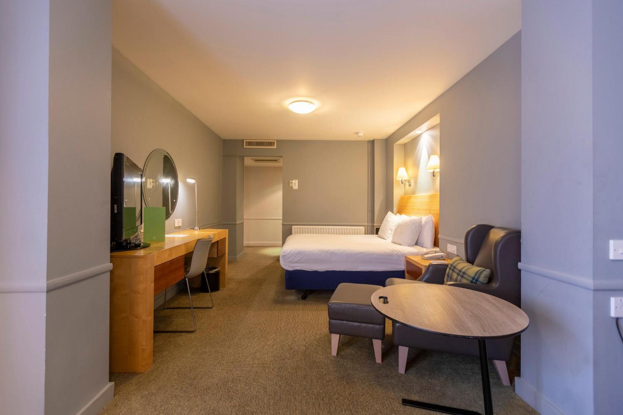Holiday Inn Guildford By Ihg Kültér fotó