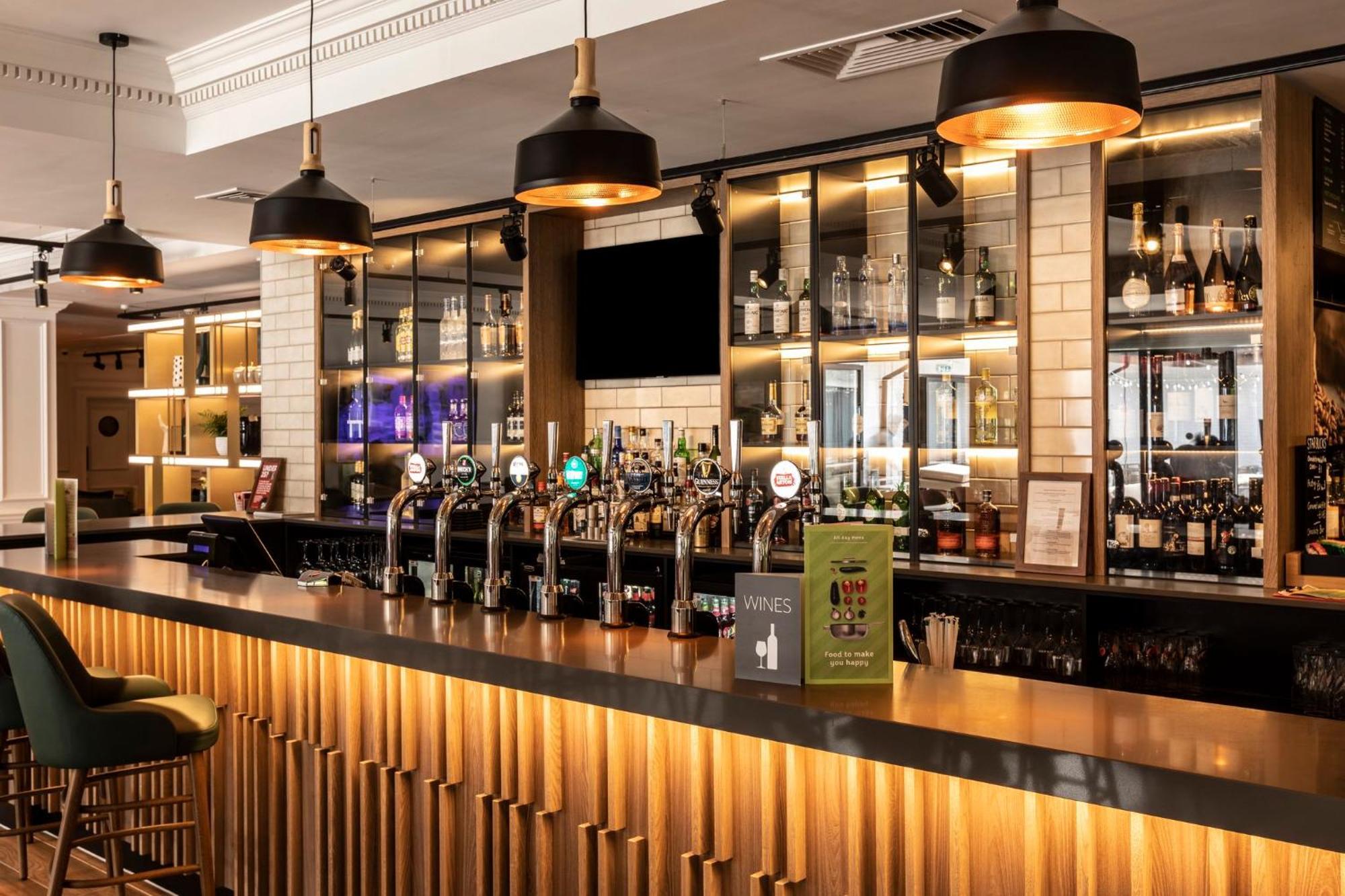Holiday Inn Guildford By Ihg Kültér fotó