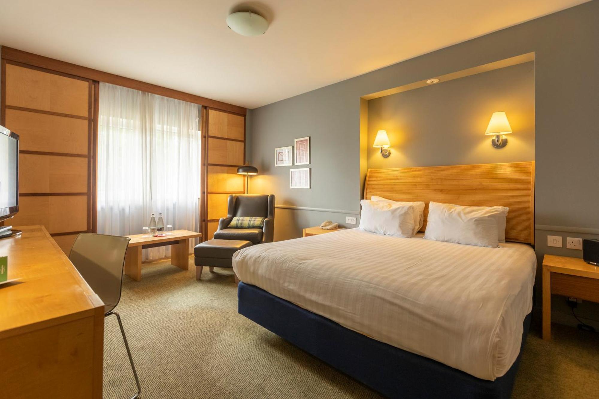 Holiday Inn Guildford By Ihg Kültér fotó